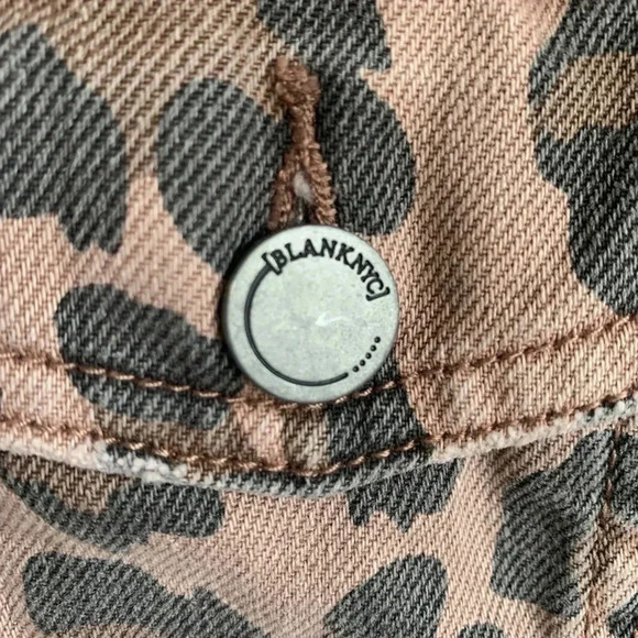 BLANKNYC  Fall Trends 2025 Leopard Print Button Denim Jacket Size Small - Picture 5 of 12